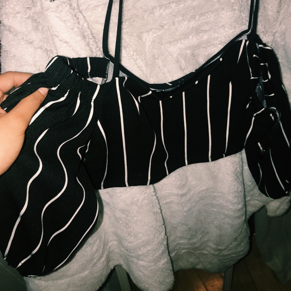 ✨ Adorable Crop Top With a Sweetheart Neckline✨